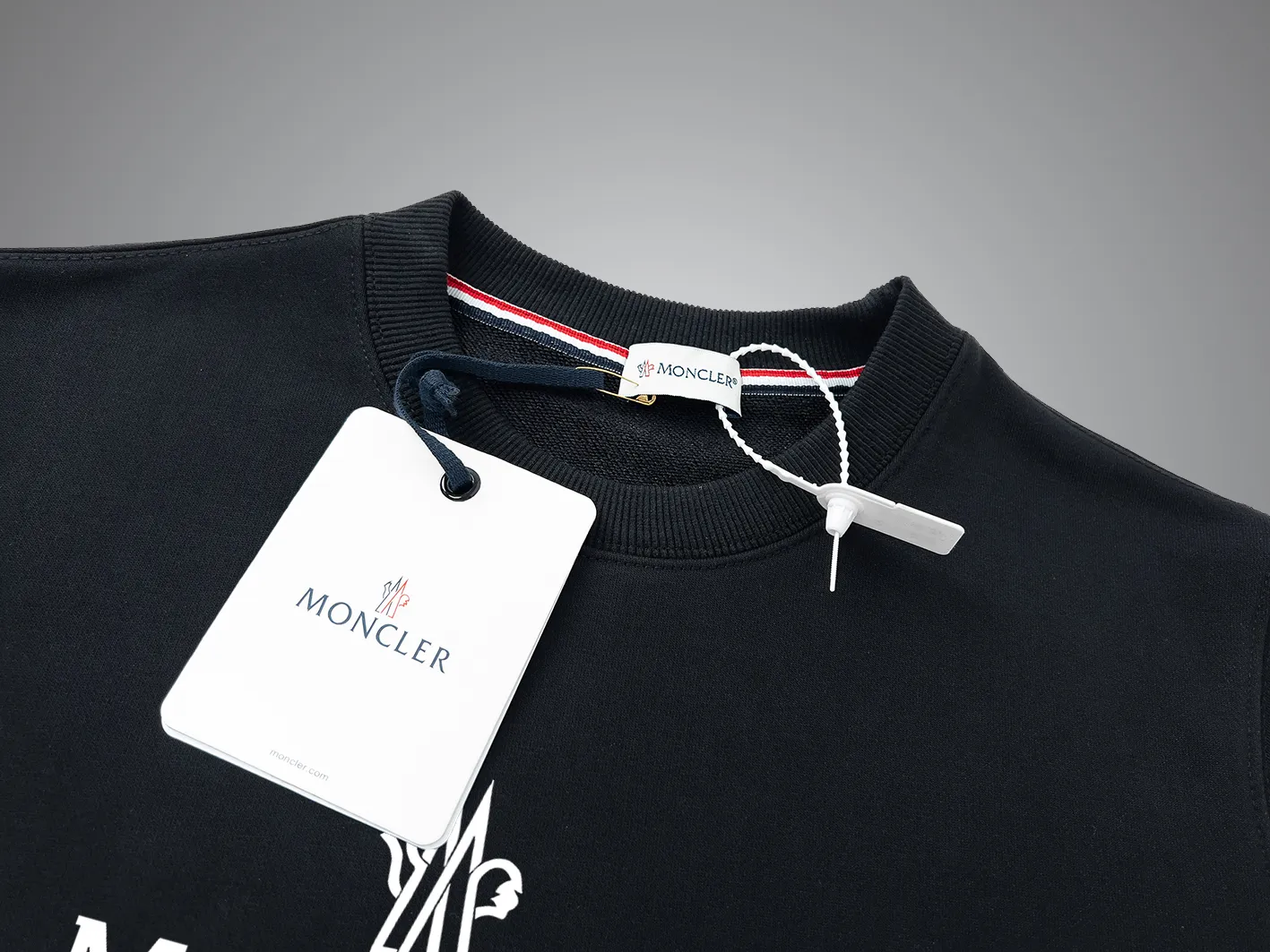 【2026】【MONCLER 公式旗艦店】モンクレール  丸首の衛衣 スウェットご好評に付き再入荷！