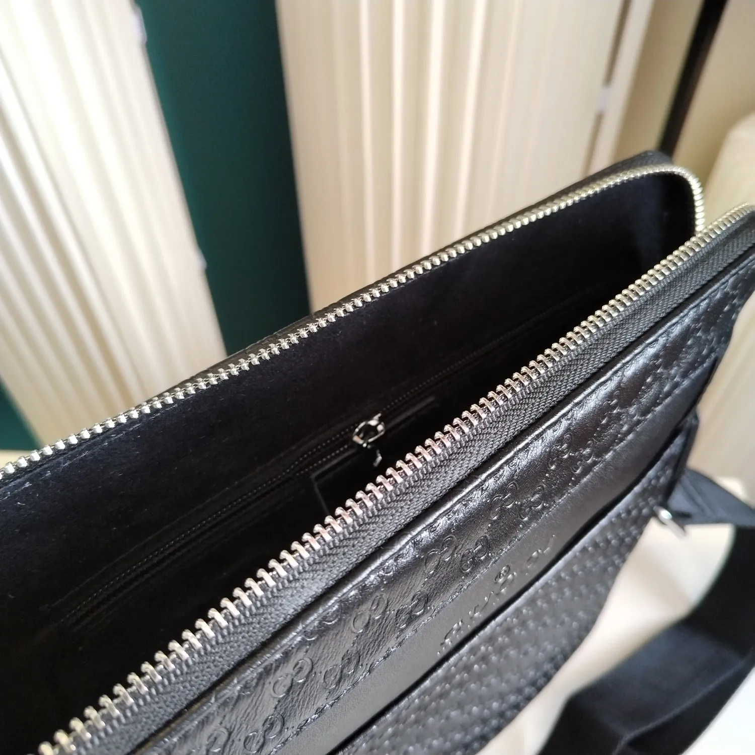 【2026】【GUCCI 公式 旗艦店】グッチ   ショルダーバッグ 当日出荷 好評に付き再入荷！26*28*5CM