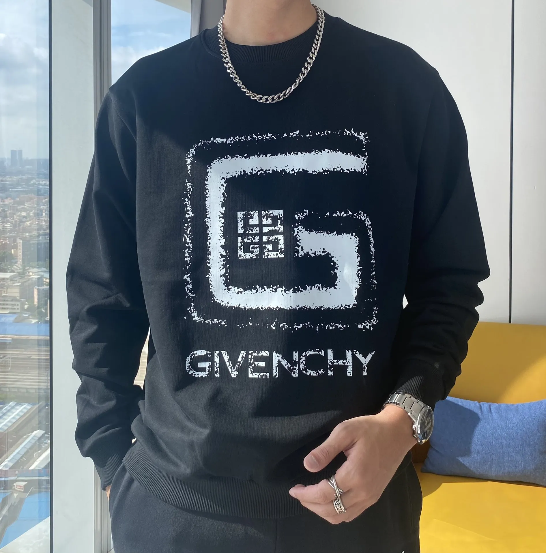 【2026】【GIVENCHY  公式旗艦店】ジバンシー 丸首の衛衣 スウェットご好評に付き再入荷！