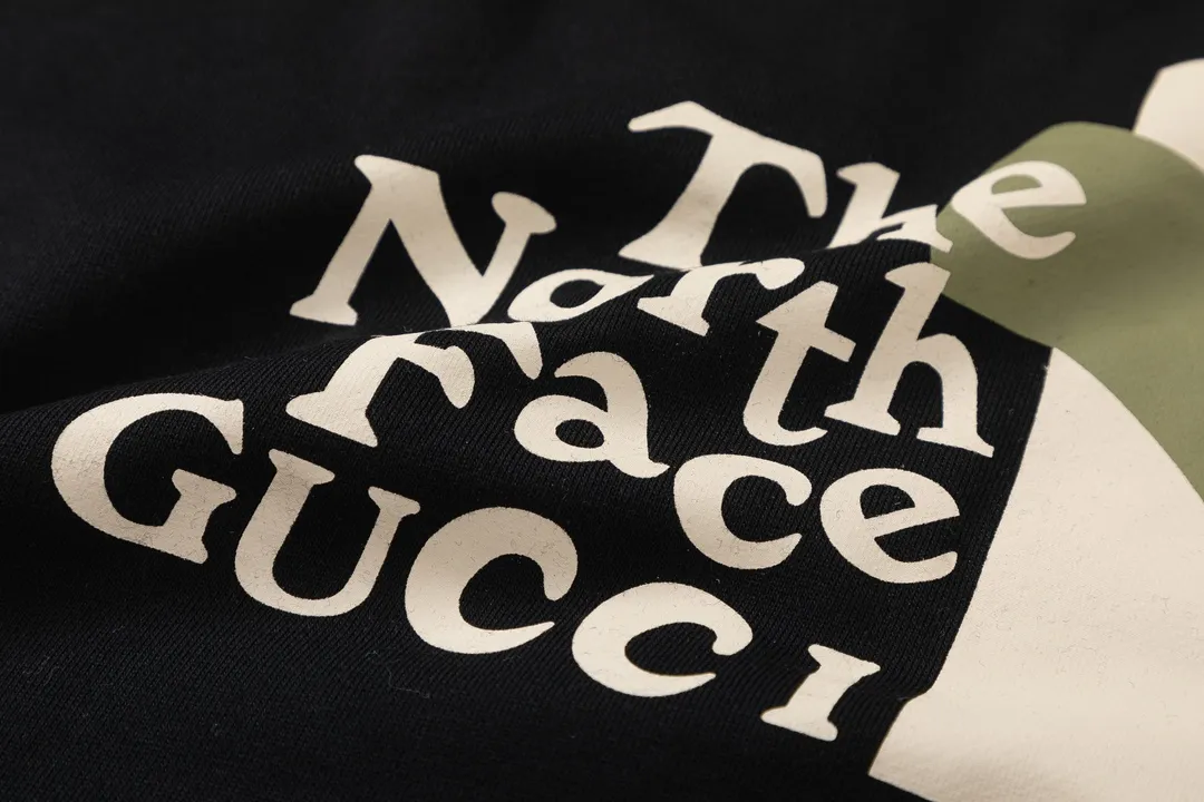 【2026】【GUCCI  公式旗艦店】グッチ  丸首の衛衣 スウェットご好評に付き再入荷！