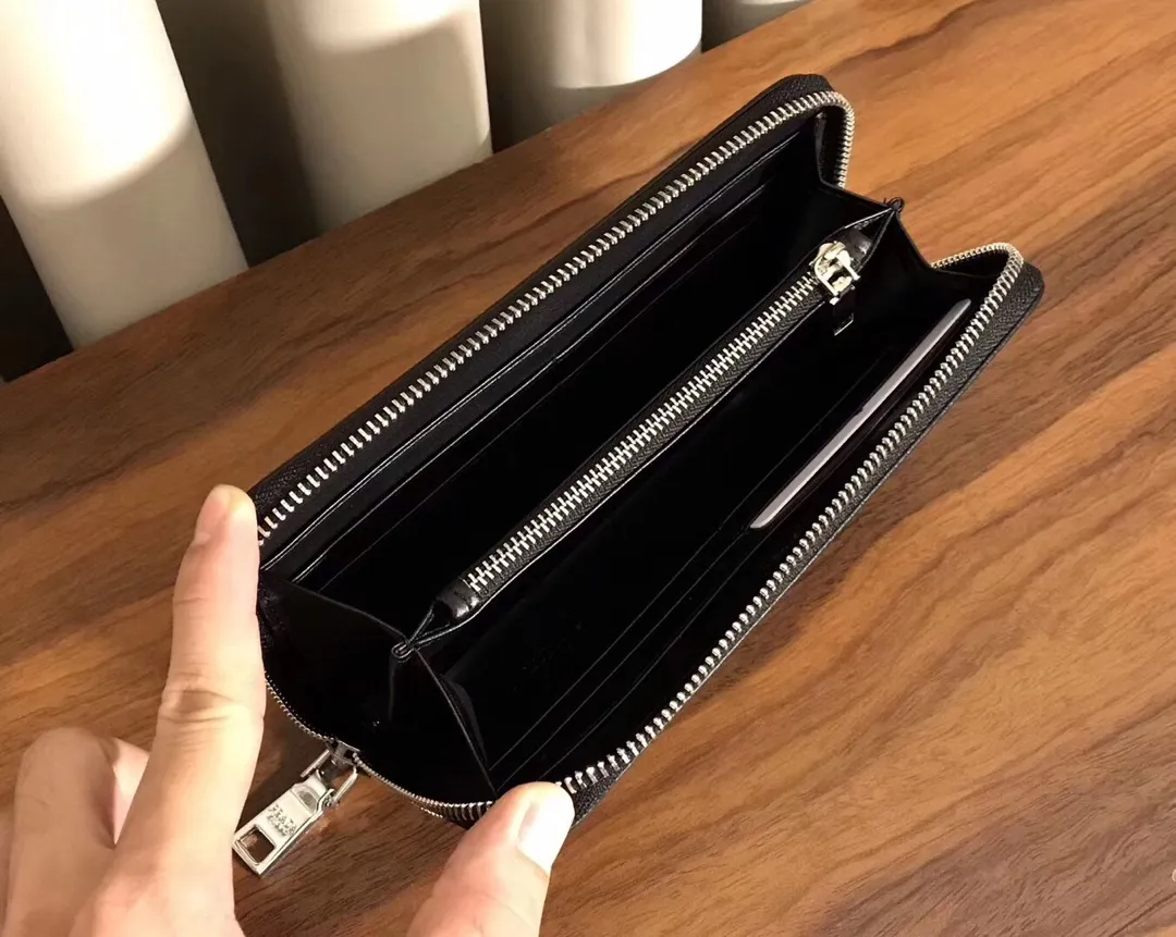 【2026】【PRADA  公式 旗艦店】プラダ  財布当日出荷 好評に付き再入荷！30*22*10CM
