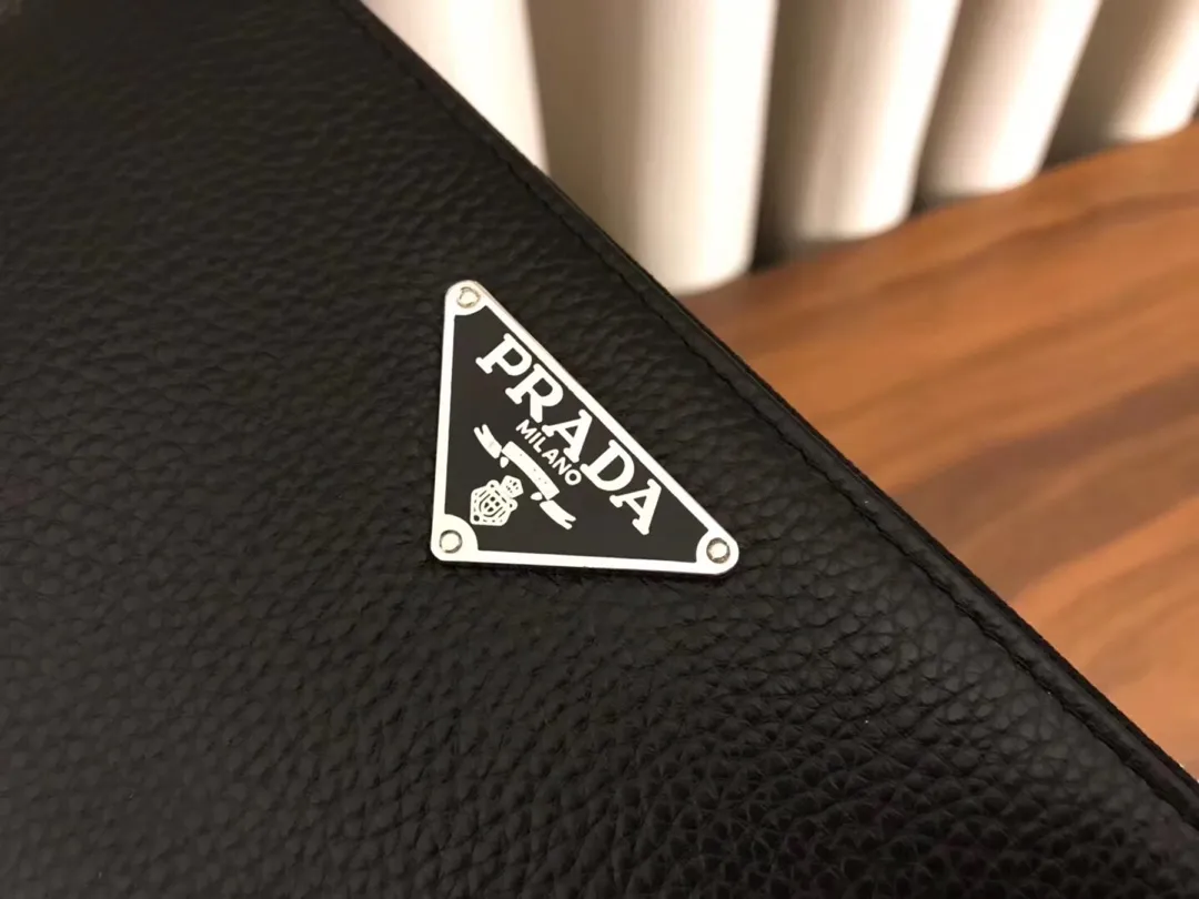 【2026】【PRADA  公式 旗艦店】プラダ  財布当日出荷 好評に付き再入荷！30*22*10CM