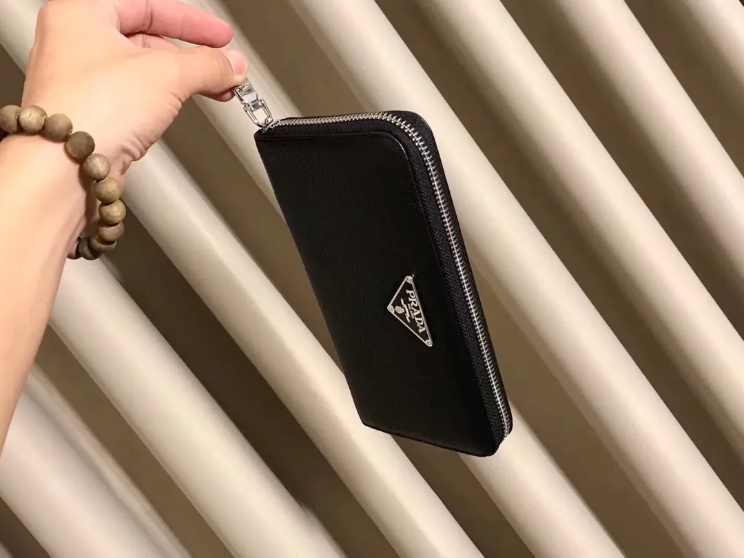 【2026】【PRADA  公式 旗艦店】プラダ  財布当日出荷 好評に付き再入荷！30*22*10CM