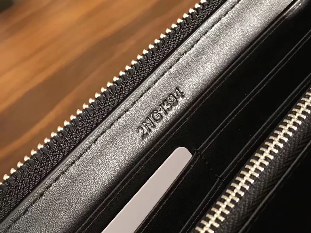 【2026】【PRADA  公式 旗艦店】プラダ  財布当日出荷 好評に付き再入荷！30*22*10CM