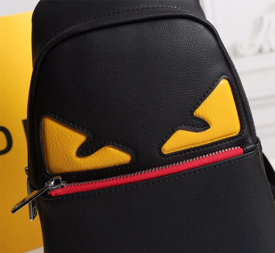 【2026】【FENDI 公式 旗艦店】フェンディ 胸ポケット当日出荷 好評に付き再入荷！19*26*6.5CM