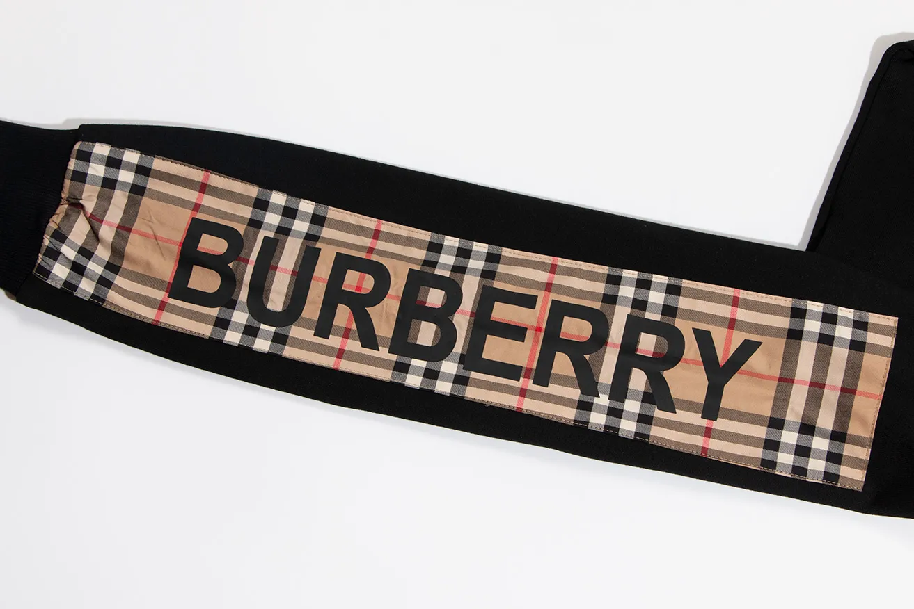 【2026】【BURBERRY 公式旗艦店】バーバリー   ジップパーカー 好評に付き再入荷！