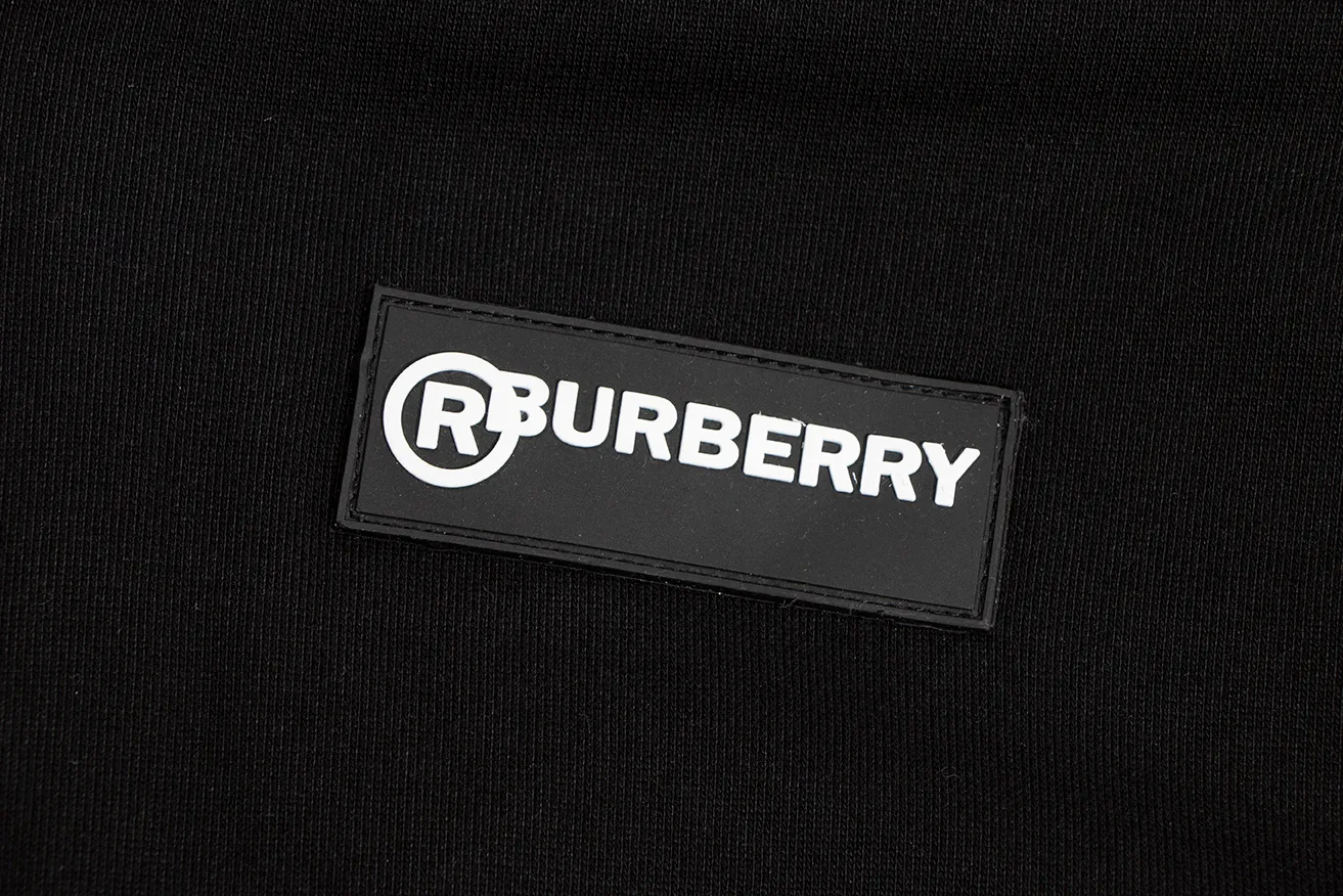 【2026】【BURBERRY 公式旗艦店】バーバリー   ジップパーカー 好評に付き再入荷！