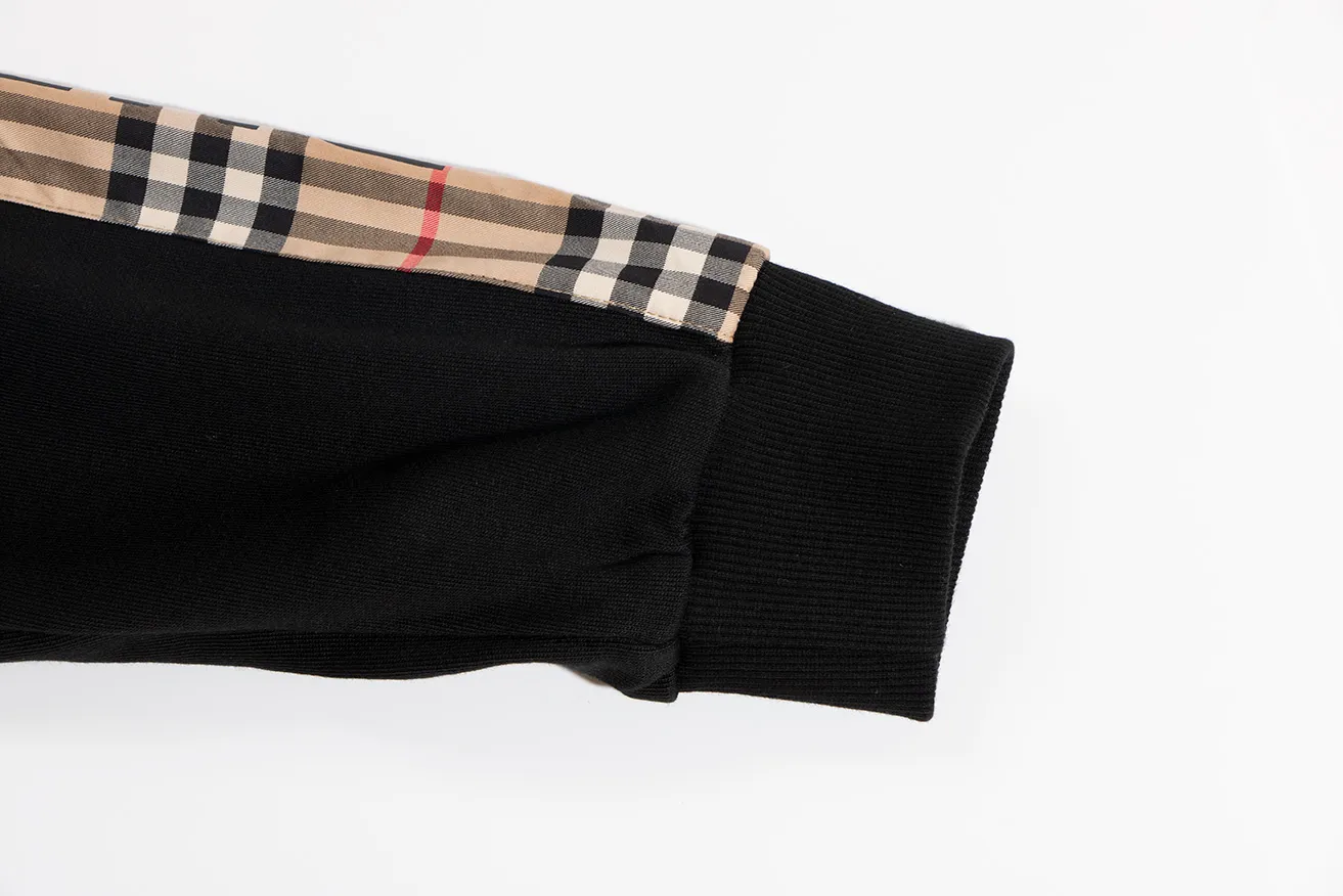 【2026】【BURBERRY 公式旗艦店】バーバリー   ジップパーカー 好評に付き再入荷！