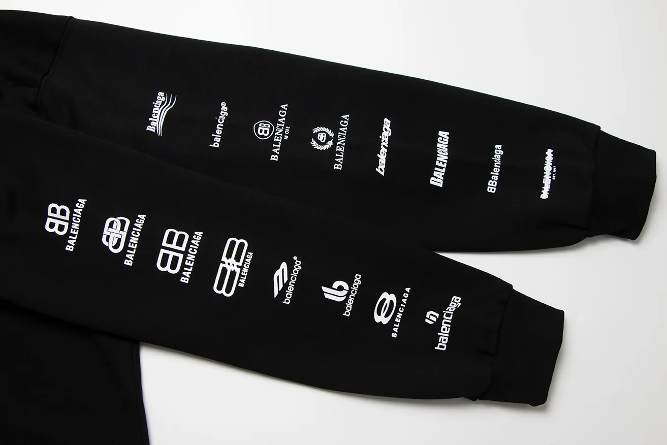 【2026】【BALENCIAGA 公式旗艦店】バレンシアガ  パーカー  ウェット ご好評に付き再入荷！