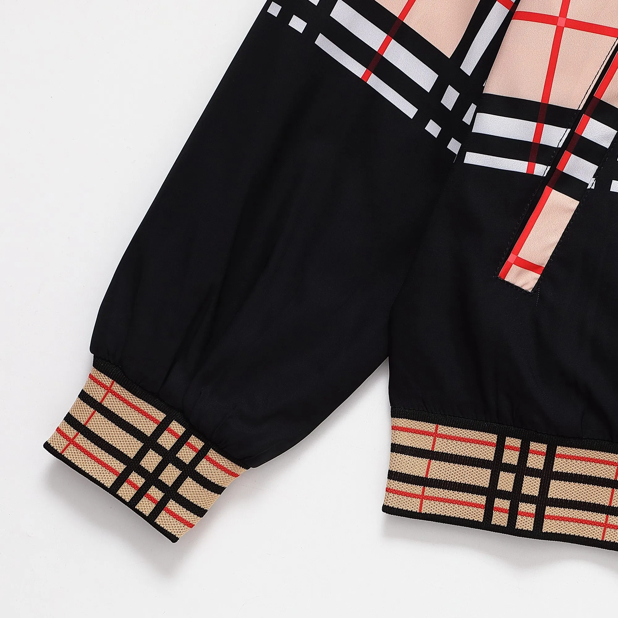 【2026】【BURBERRY 公式旗艦店】バーバリー ジャケット着好評に付き再入荷！
