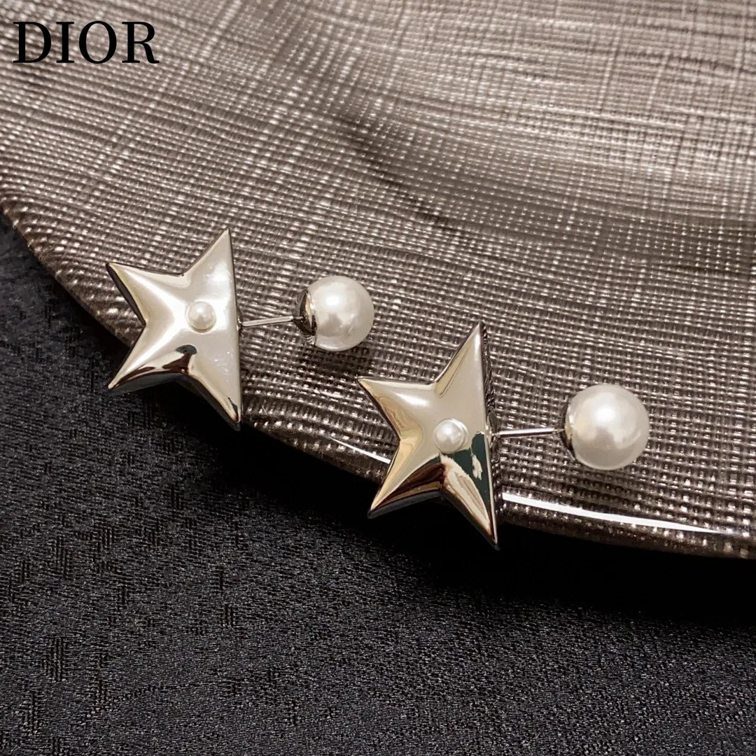【2026】【DIOR】 ディオール   ファッションスタイルのイヤリング