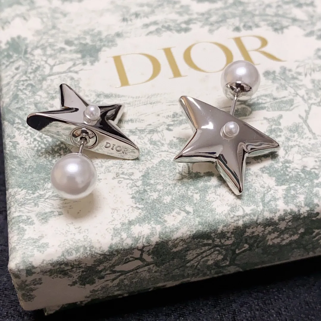 【2026】【DIOR】 ディオール   ファッションスタイルのイヤリング