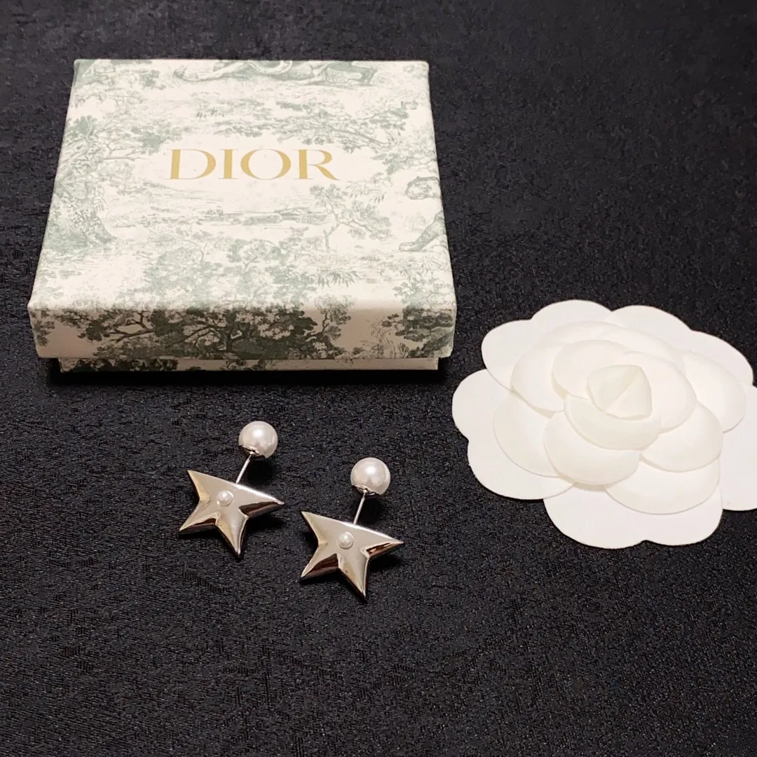 【2026】【DIOR】 ディオール   ファッションスタイルのイヤリング