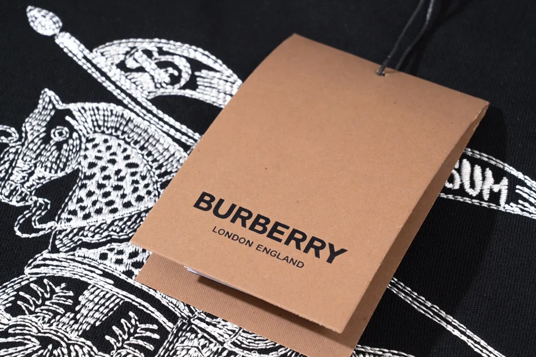【2026】【BURBERRY 公式旗艦店】バーバリー   丸首の衛衣 ご好評に付き再入荷！