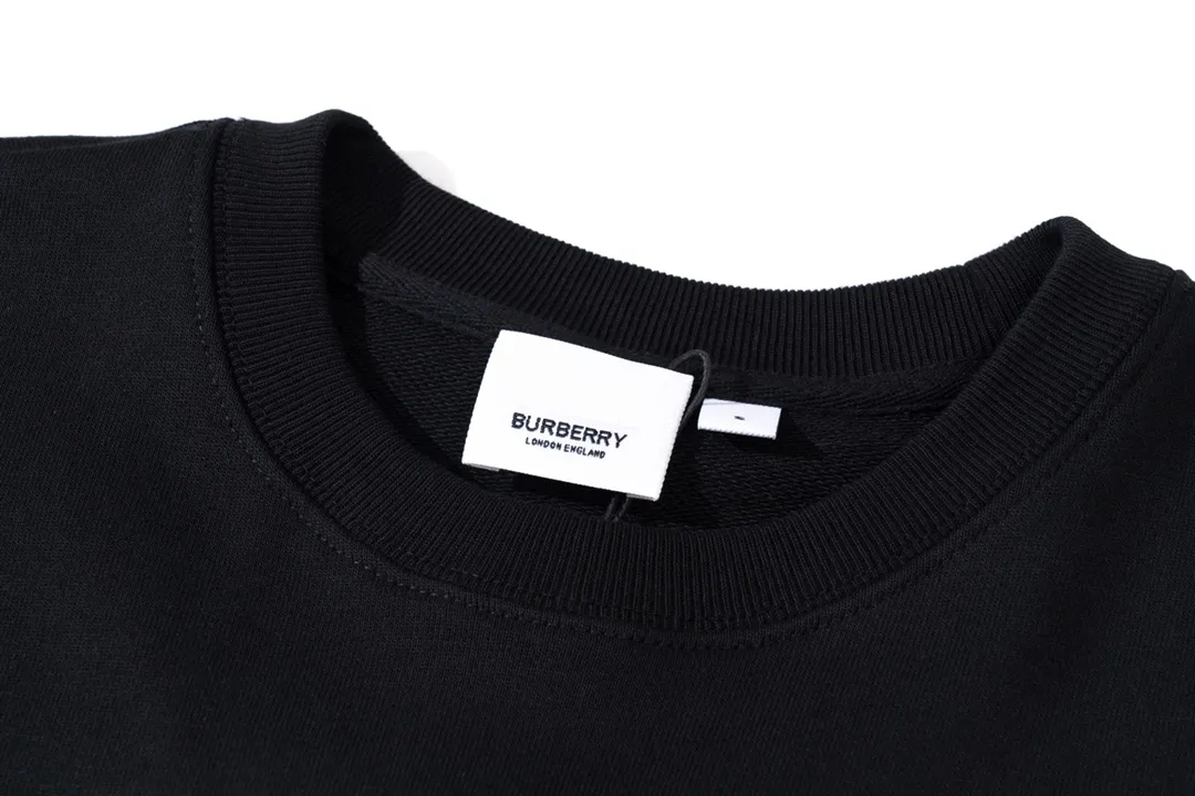 【2026】【BURBERRY 公式旗艦店】バーバリー   丸首の衛衣 ご好評に付き再入荷！