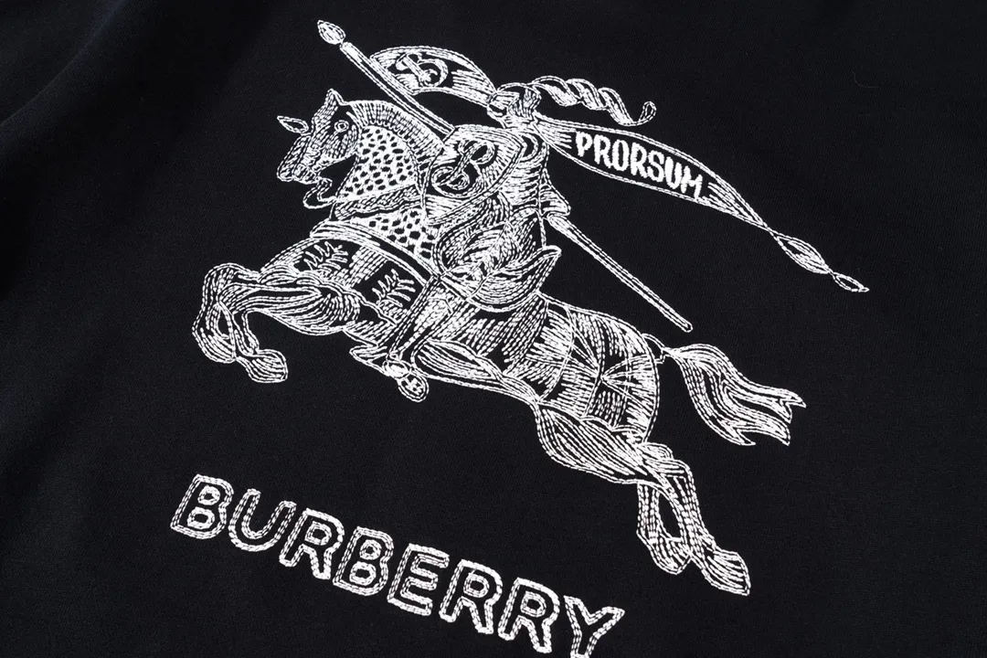 【2026】【BURBERRY 公式旗艦店】バーバリー   丸首の衛衣 ご好評に付き再入荷！