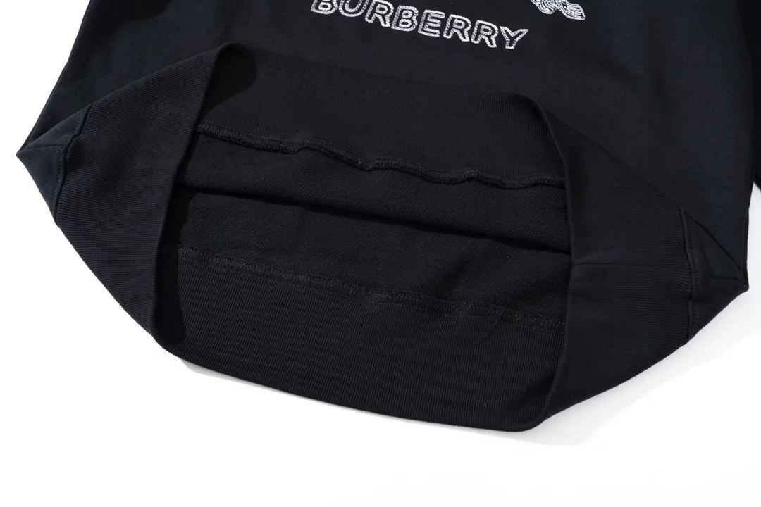 【2026】【BURBERRY 公式旗艦店】バーバリー   丸首の衛衣 ご好評に付き再入荷！