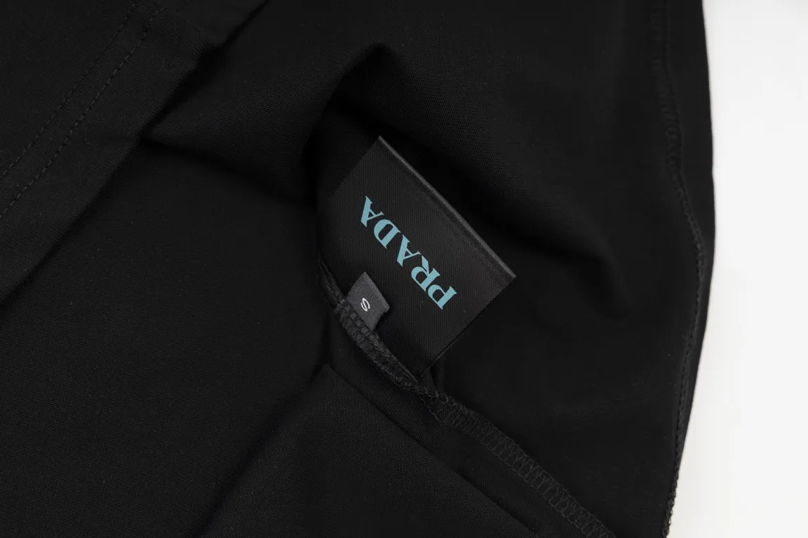 【2026】【PRADA 公式旗艦店】プラダ   Tシャツ ご好評に付き再入荷！