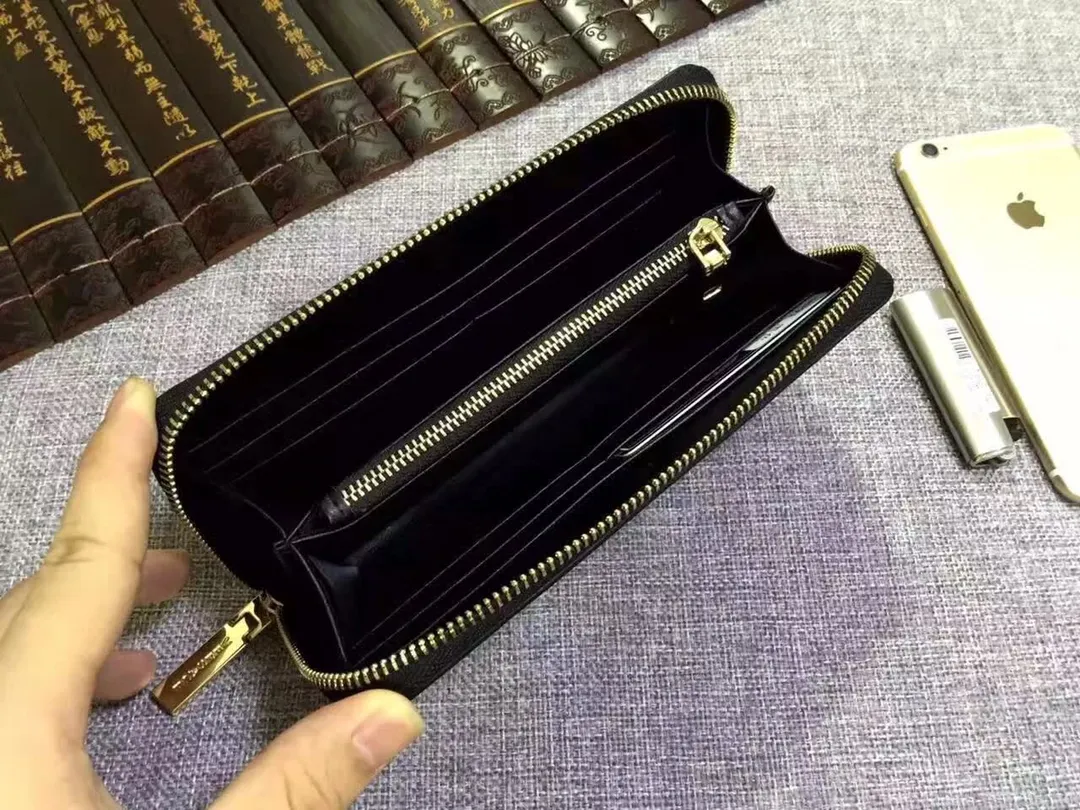 【2026】【VERSACE 公式旗艦店】ヴェルサーチ 財布   当日出荷 好評に付き再入荷！19*10*2.5CM