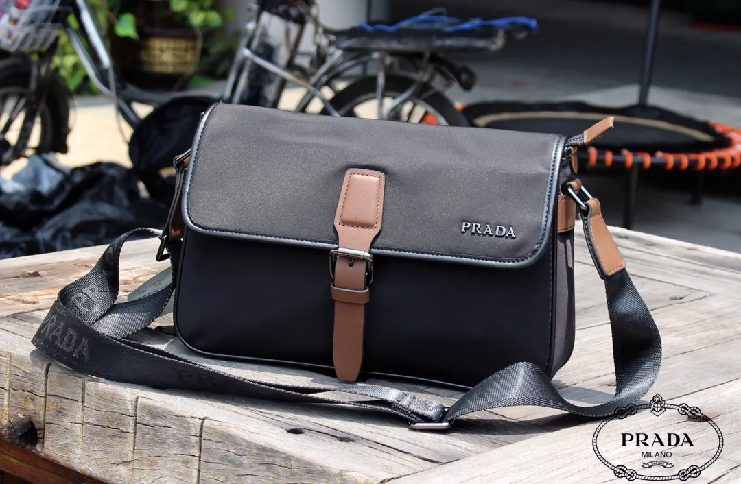 【2026】【PRADA 公式旗艦店】プラダ  ショルダーバッグ 当日出荷 好評に付き再入荷！31*21*6CM