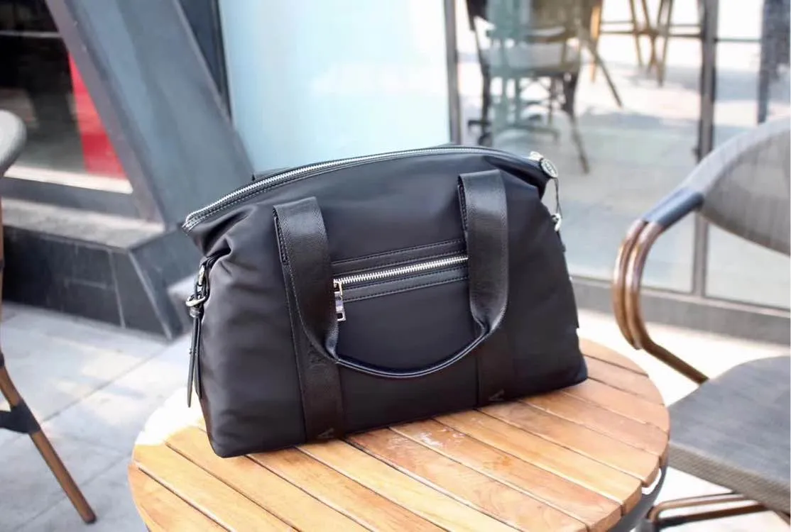 【2026】【PRADA 公式旗艦店】プラダ  旅行かばん  当日出荷 好評に付き再入荷！39*28*10CM