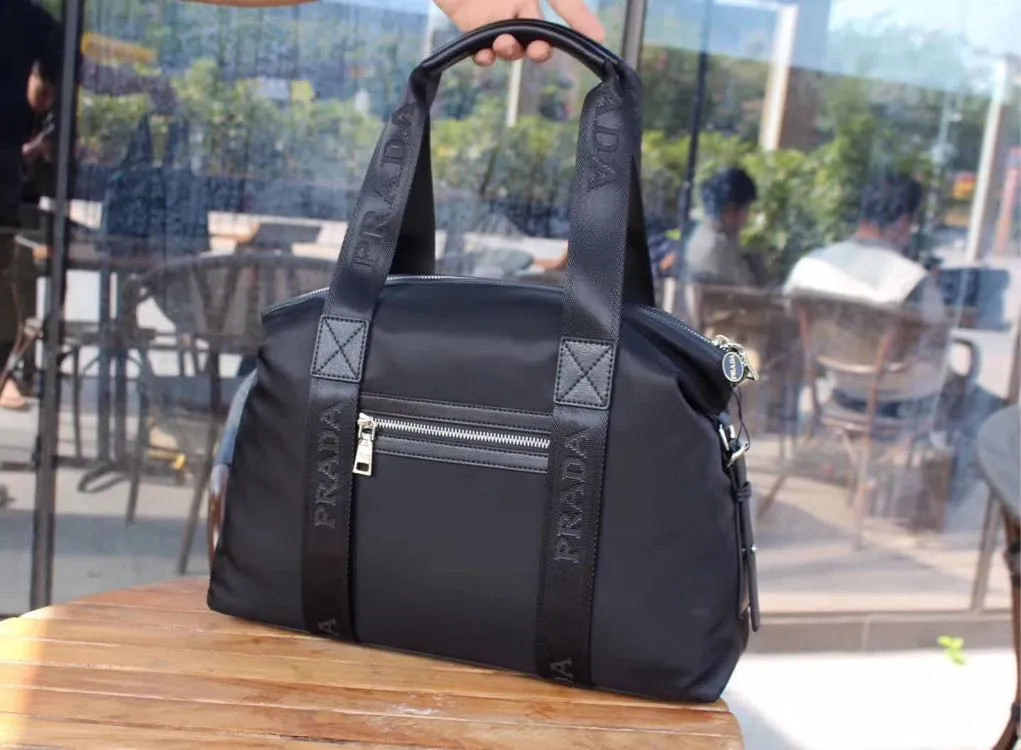 【2026】【PRADA 公式旗艦店】プラダ  旅行かばん  当日出荷 好評に付き再入荷！39*28*10CM