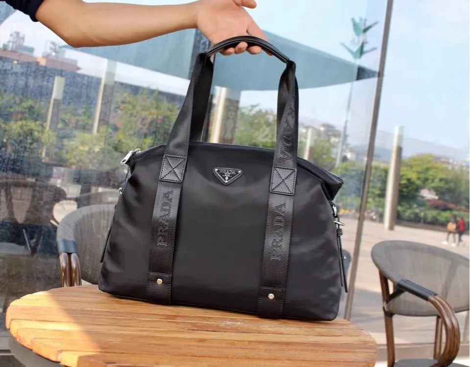 【2026】【PRADA 公式旗艦店】プラダ  旅行かばん  当日出荷 好評に付き再入荷！39*28*10CM