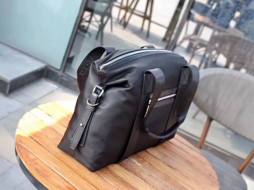 【2026】【PRADA 公式旗艦店】プラダ  旅行かばん  当日出荷 好評に付き再入荷！39*28*10CM