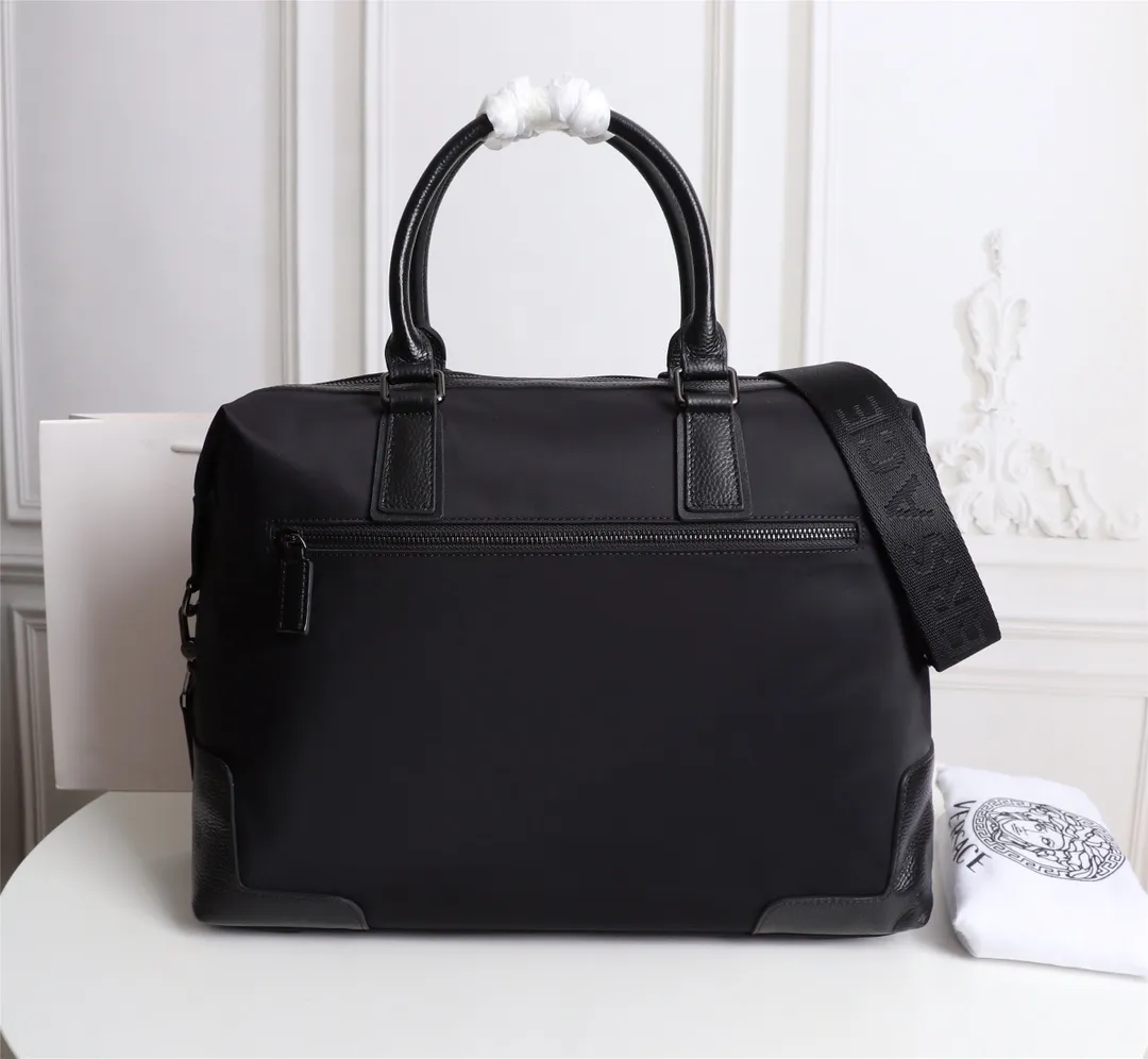 【2026】【VERSACE 公式旗艦店】ヴェルサーチ 旅行かばん  当日出荷 好評に付き再入荷！41*31*13CM