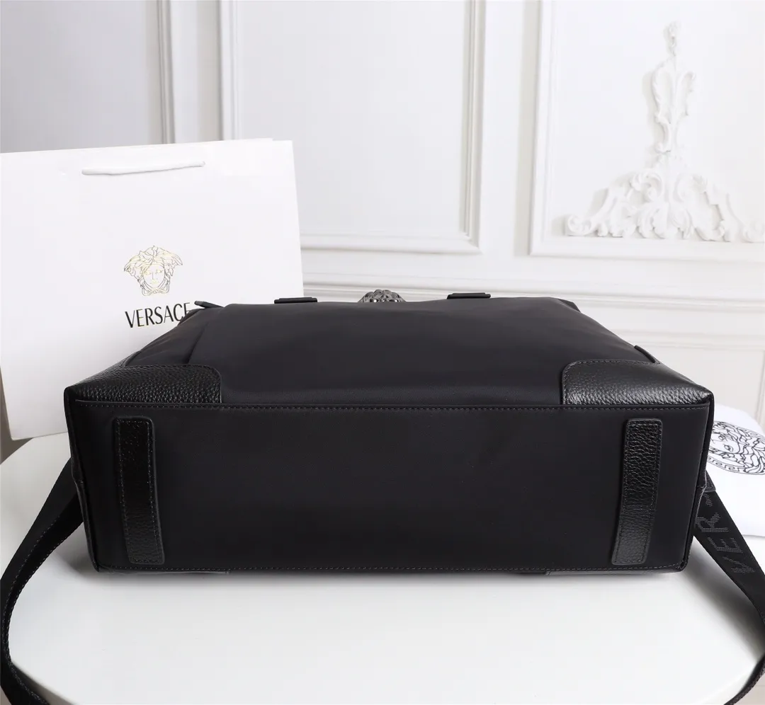 【2026】【VERSACE 公式旗艦店】ヴェルサーチ 旅行かばん  当日出荷 好評に付き再入荷！41*31*13CM