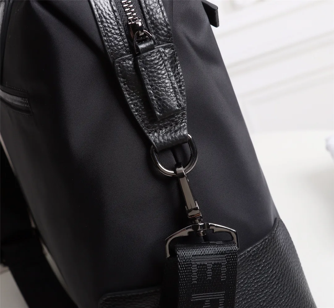 【2026】【VERSACE 公式旗艦店】ヴェルサーチ 旅行かばん  当日出荷 好評に付き再入荷！41*31*13CM