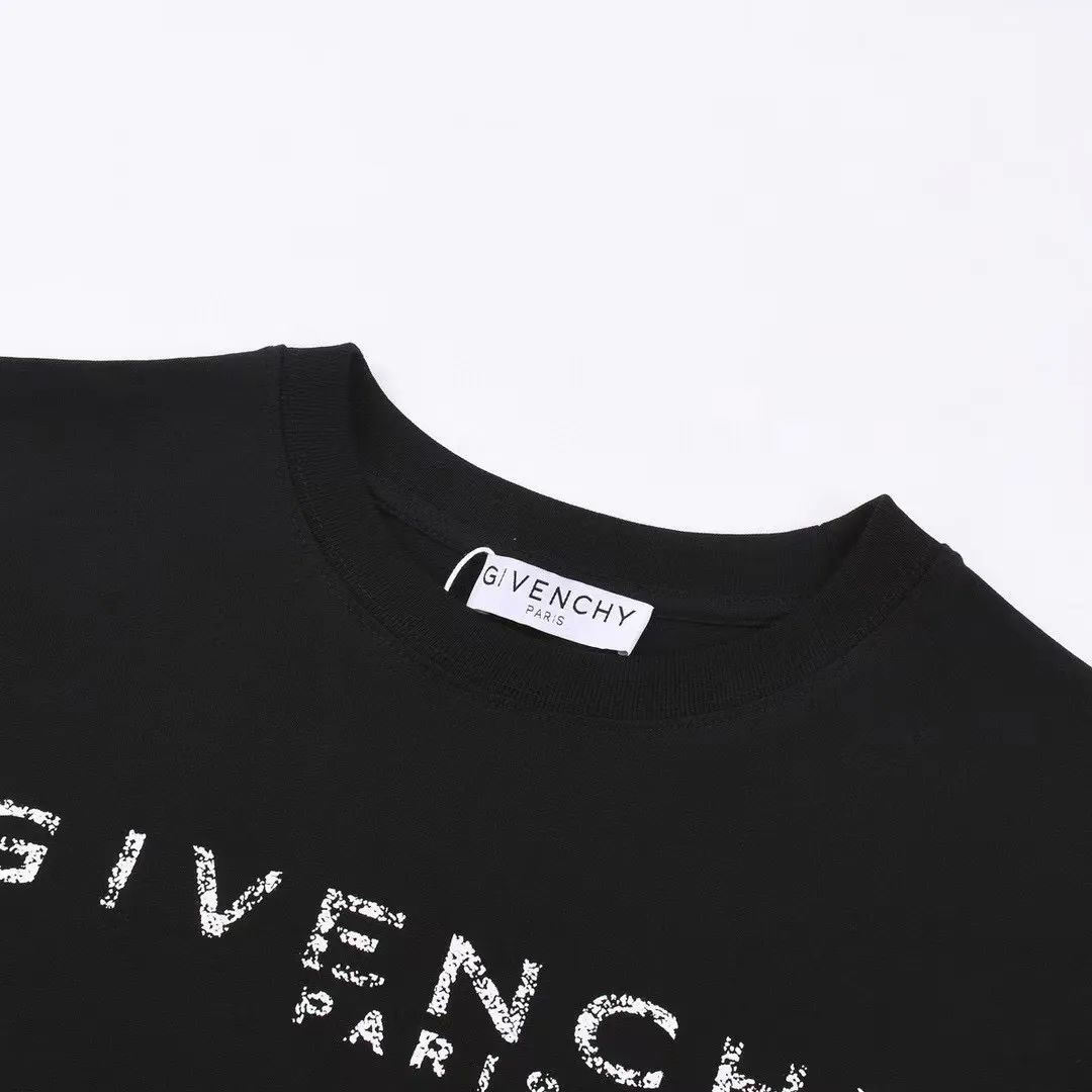 【2026】【GIVENCHY 公式旗艦店】ジバンシー   Tシャツ ご好評に付き再入荷！