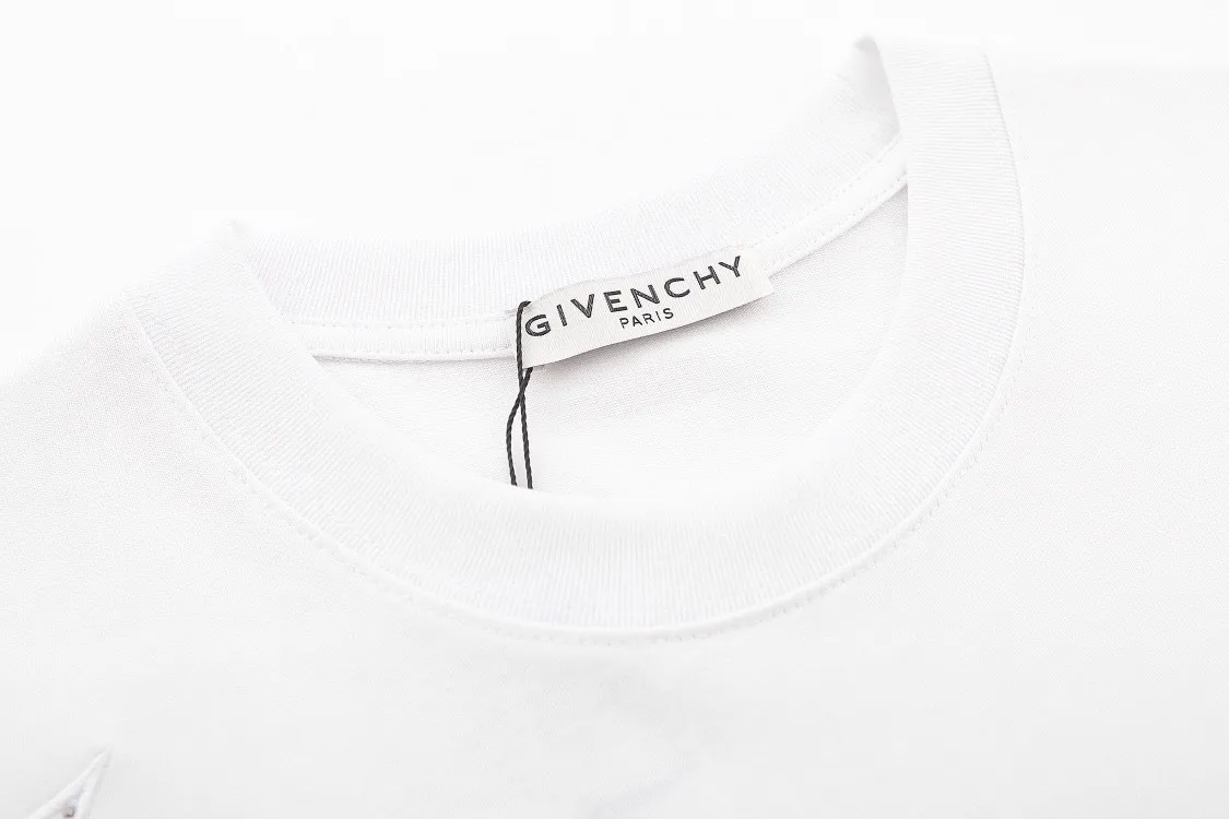 【2026】【GIVENCHY 公式旗艦店】ジバンシー   Tシャツ ご好評に付き再入荷！
