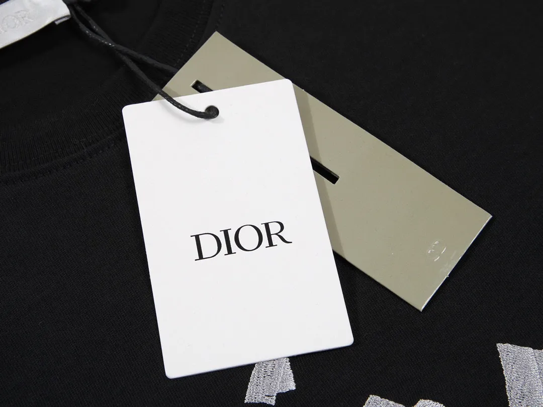【2026】【DIOR 公式旗艦店】ディオール    Tシャツ ご好評に付き再入荷！
