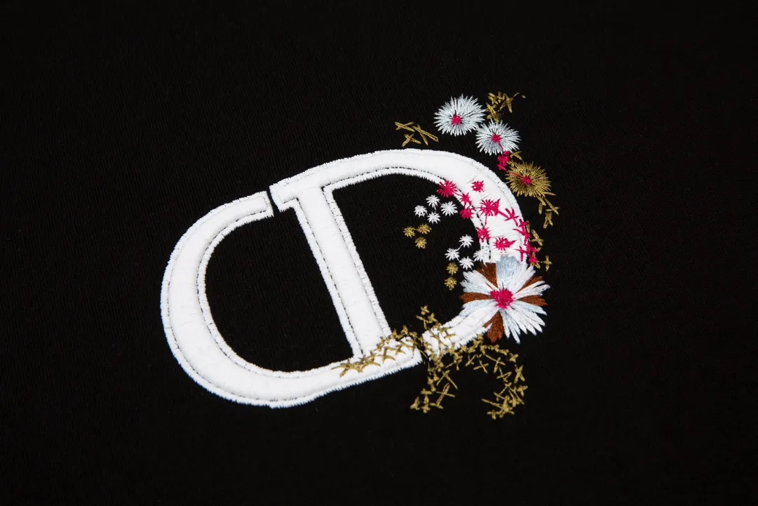 【2026】【DIOR 公式旗艦店】ディオール    Tシャツ ご好評に付き再入荷！