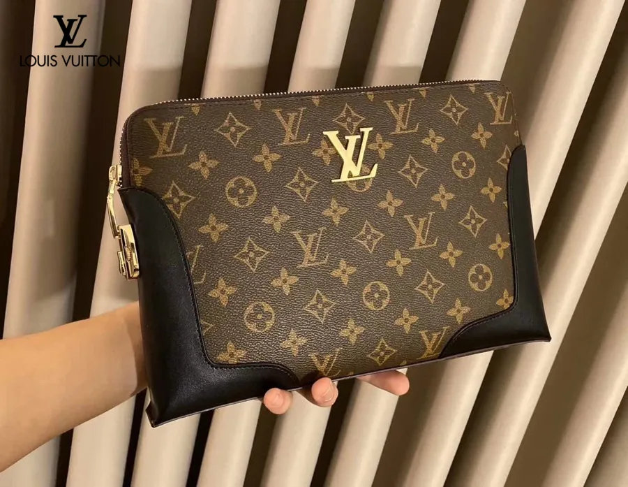 【2026】【LOUIS VUITTON  公式旗艦店】ルイヴィトン  クラッチバッグ  当日出荷 好評に付き再入荷！29*19*4CM