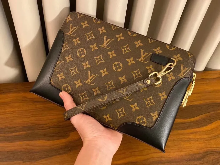 【2026】【LOUIS VUITTON  公式旗艦店】ルイヴィトン  クラッチバッグ  当日出荷 好評に付き再入荷！29*19*4CM