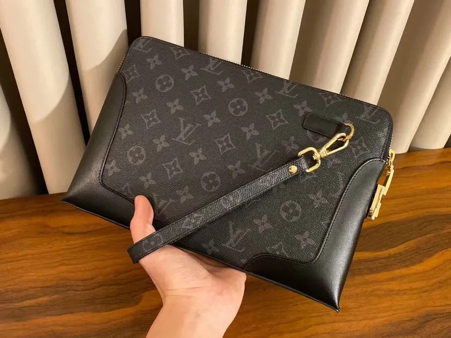 【2026】【LOUIS VUITTON  公式旗艦店】ルイヴィトン  クラッチバッグ  当日出荷 好評に付き再入荷！29*19*4CM