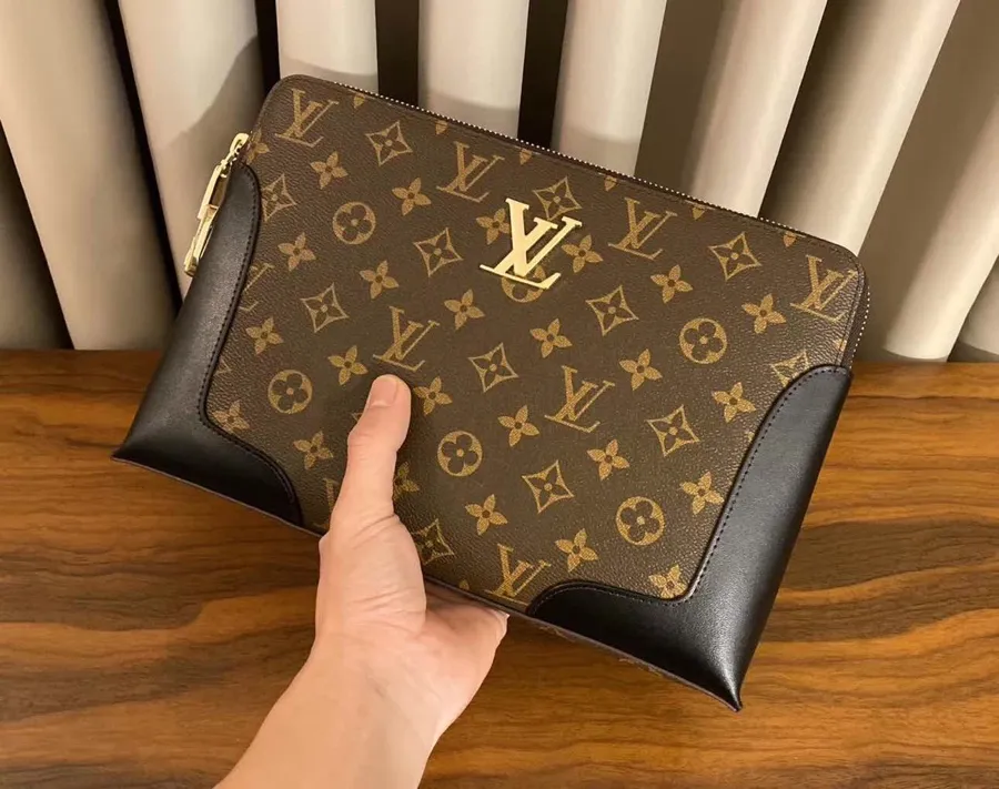 【2026】【LOUIS VUITTON  公式旗艦店】ルイヴィトン  クラッチバッグ  当日出荷 好評に付き再入荷！29*19*4CM