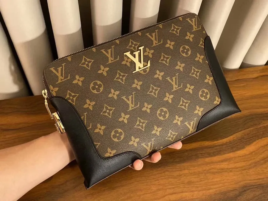 【2026】【LOUIS VUITTON  公式旗艦店】ルイヴィトン  クラッチバッグ  当日出荷 好評に付き再入荷！29*19*4CM