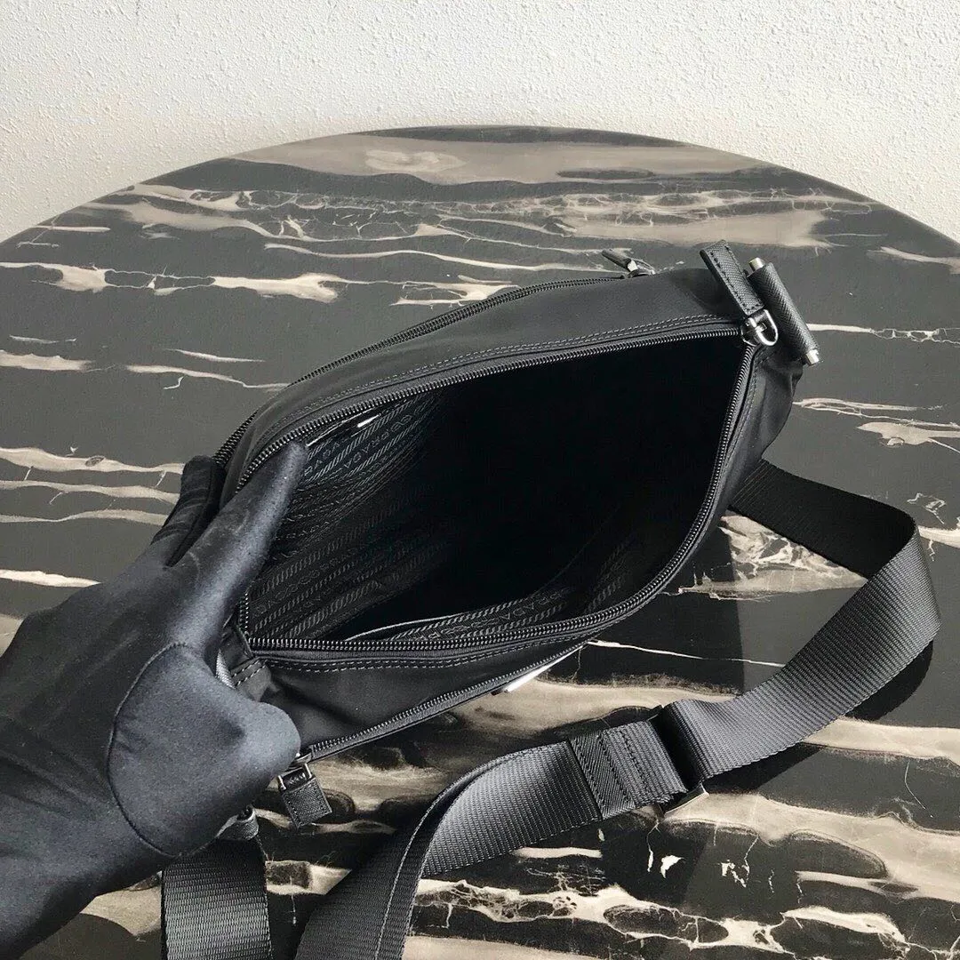 【2026】【PRADA   公式 旗艦店】プラダ   ショルダーバッグ  当日出荷 好評に付き再入荷！31*23*9CM