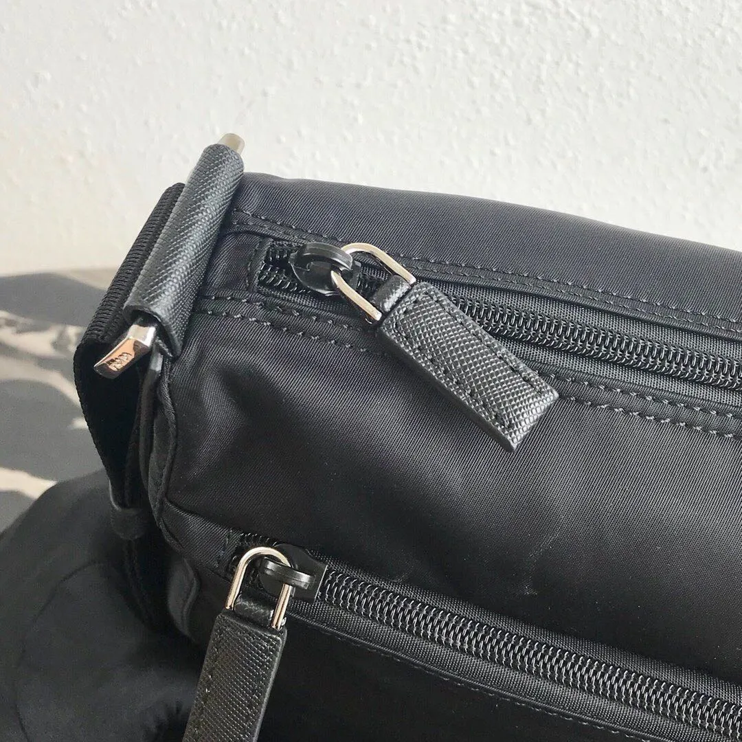 【2026】【PRADA   公式 旗艦店】プラダ   ショルダーバッグ  当日出荷 好評に付き再入荷！31*23*9CM