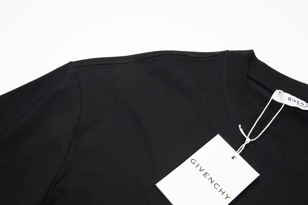 【2026】【GIVENCHY 公式旗艦店】ジバンシー   Tシャツ ご好評に付き再入荷！