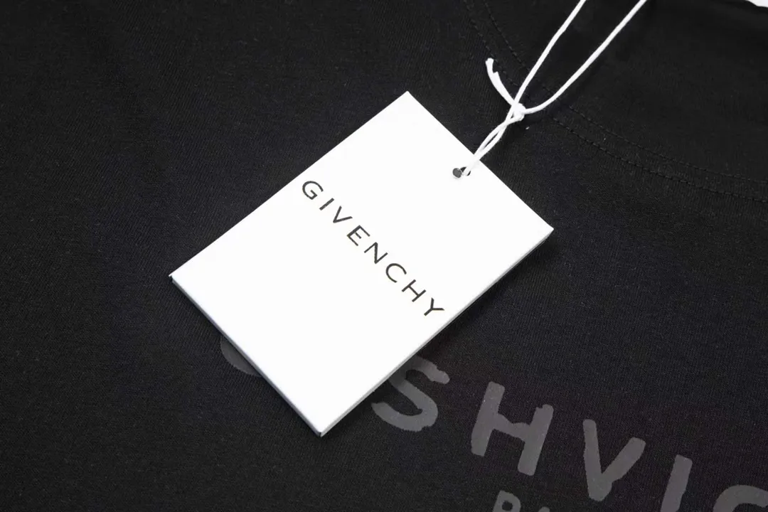 【2026】【GIVENCHY 公式旗艦店】ジバンシー   Tシャツ ご好評に付き再入荷！