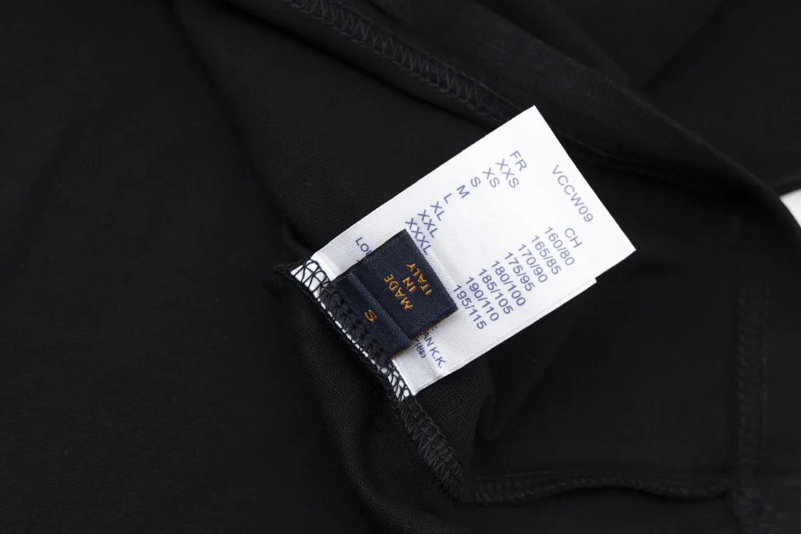 【2026】【LOUIS VUITTON 公式旗艦店】ルイヴィトン  Tシャツ   ご好評に付き再入荷！