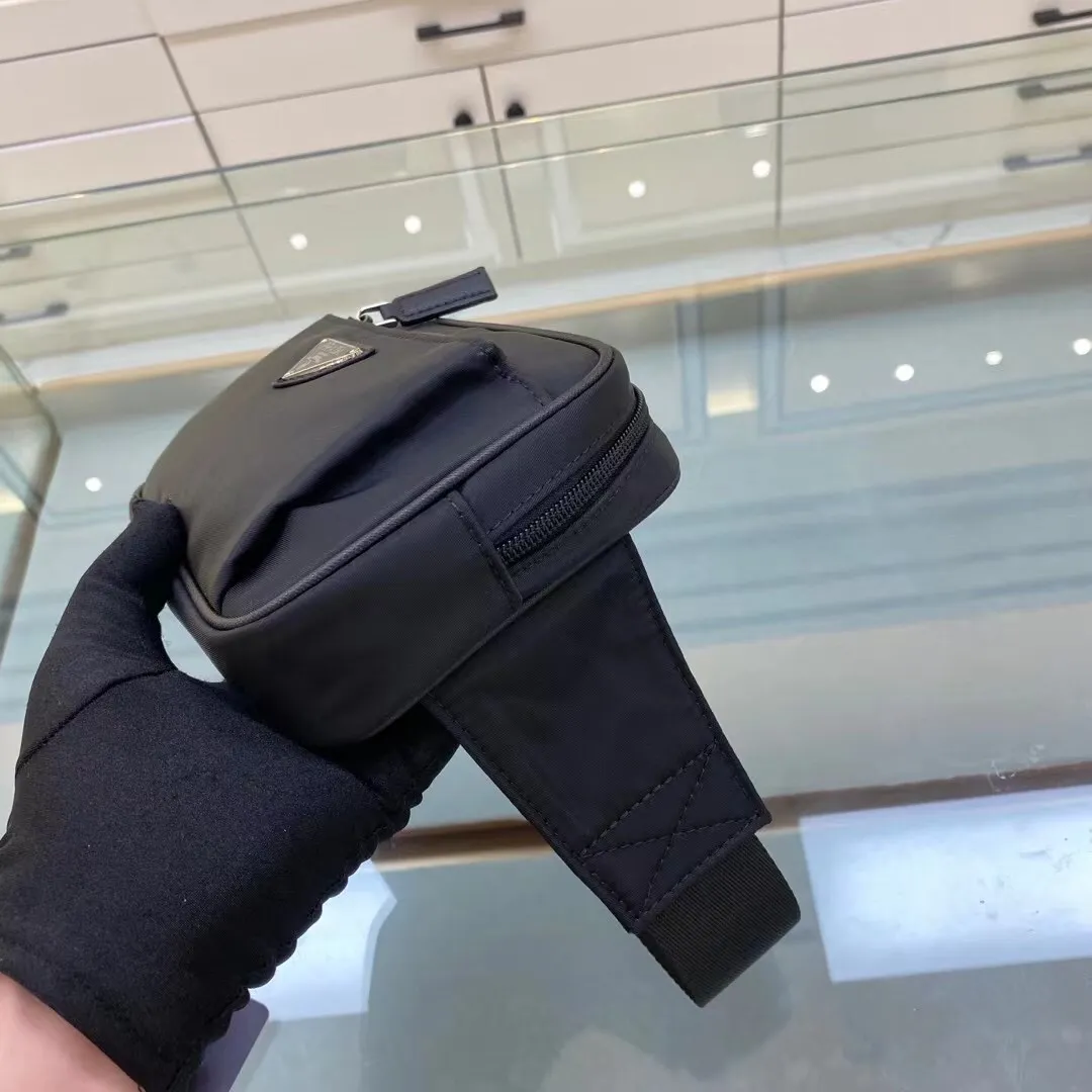 【2026】【PRADA  公式旗艦店】プラダ  ウエストポーチ 当日出荷 好評に付き再入荷21*12.5*4.5CM