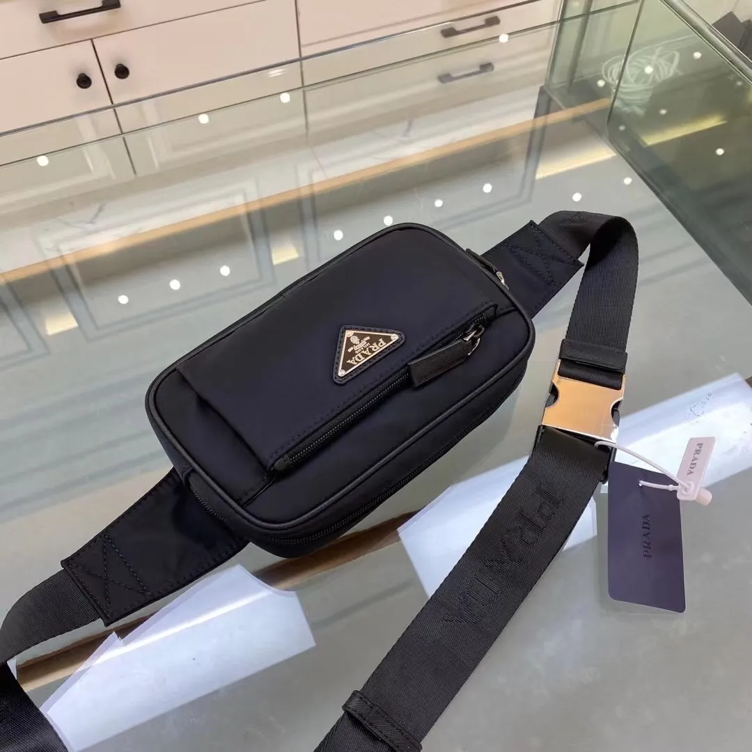 【2026】【PRADA  公式旗艦店】プラダ  ウエストポーチ 当日出荷 好評に付き再入荷21*12.5*4.5CM