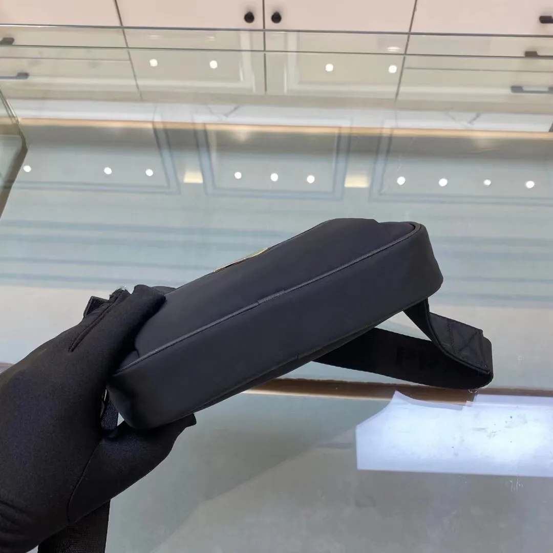 【2026】【PRADA  公式旗艦店】プラダ  ウエストポーチ 当日出荷 好評に付き再入荷21*12.5*4.5CM