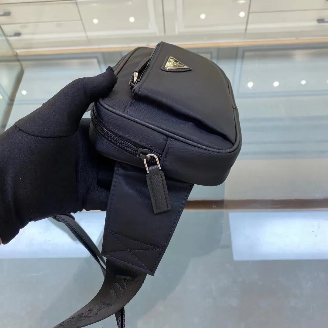 【2026】【PRADA  公式旗艦店】プラダ  ウエストポーチ 当日出荷 好評に付き再入荷21*12.5*4.5CM