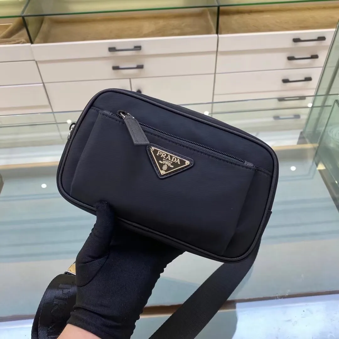 【2026】【PRADA  公式旗艦店】プラダ  ウエストポーチ 当日出荷 好評に付き再入荷21*12.5*4.5CM